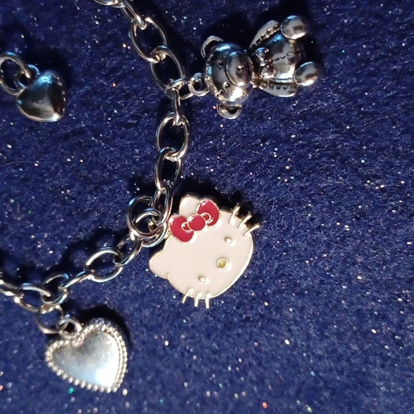 HELLO KITTY Teddy 🧸 Bracelet - Picture 1 of 5